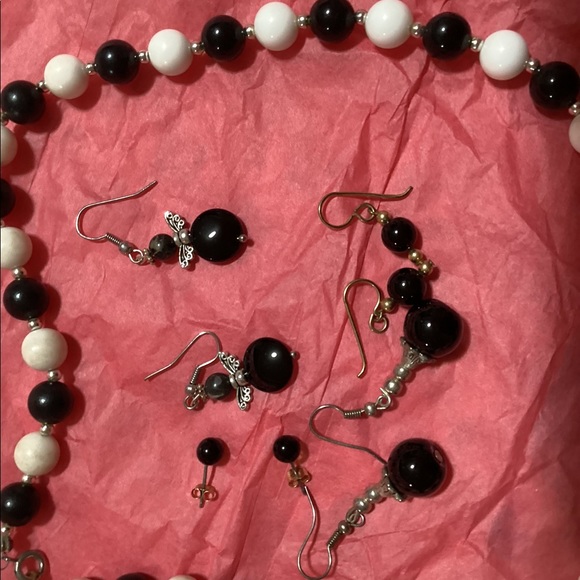 🌹Beautiful~Black/White~Necklace~Set ~Polka-Dot 🌹 - Picture 3 of 6